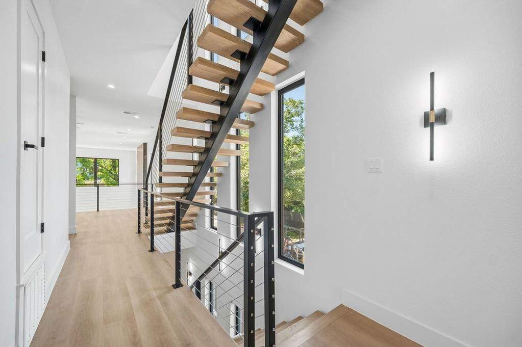 4 Bedroom Single Family Home/House's Image 10