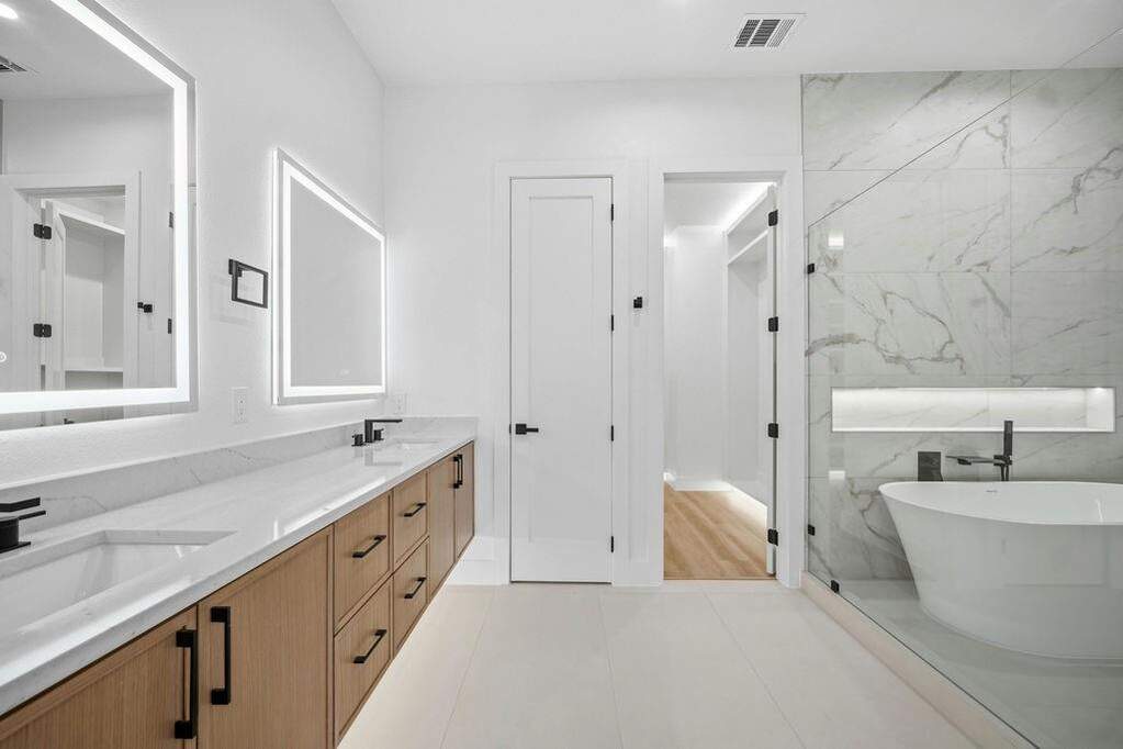 4 Bedroom Single Family Home/House's Image 14