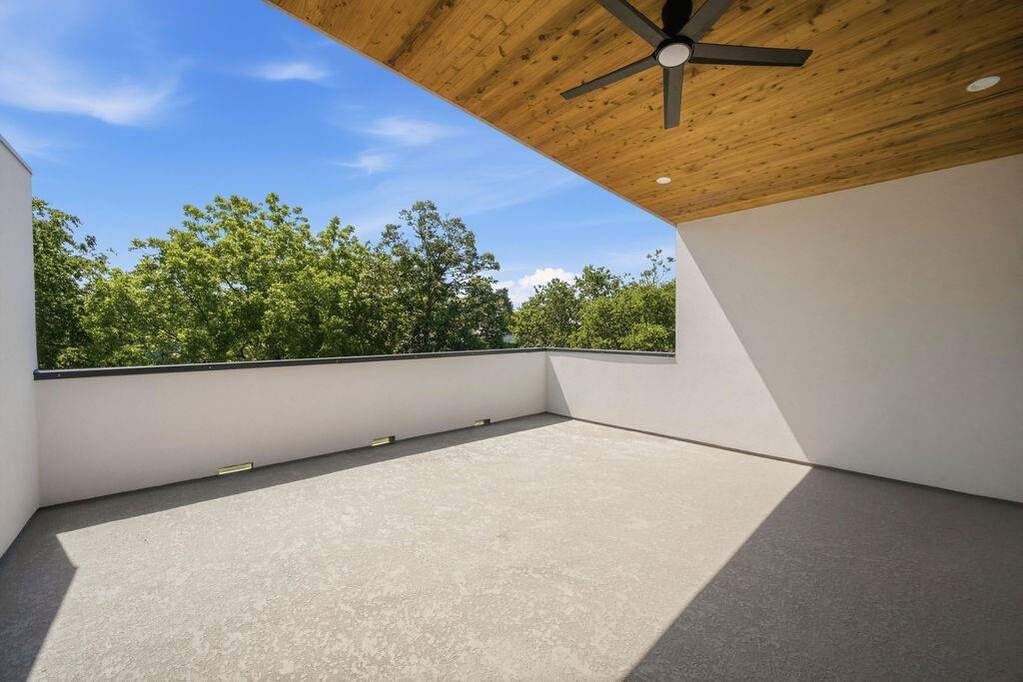 4 Bedroom Single Family Home/House's Image 25