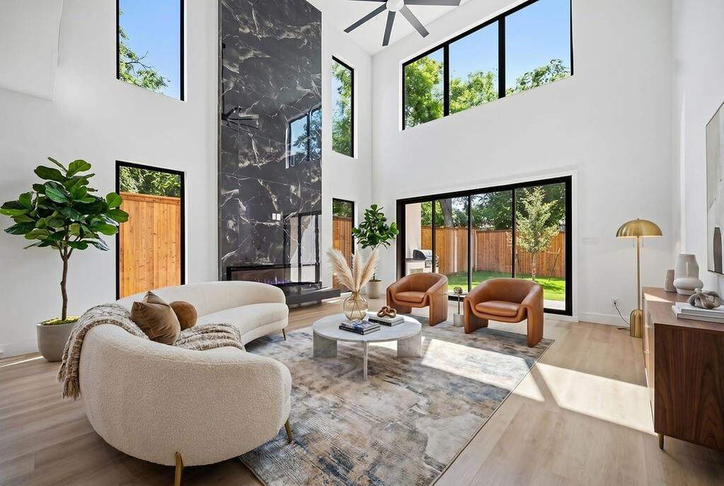 8 Bedroom Single Family Home/House's Image 6
