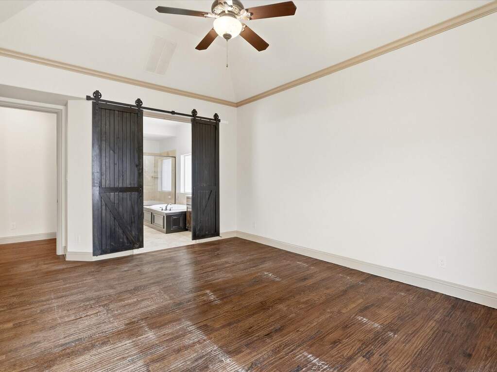5 Bedroom Single Family Home/House's Image 7