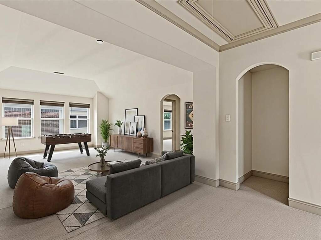 5 Bedroom Single Family Home/House's Image 12