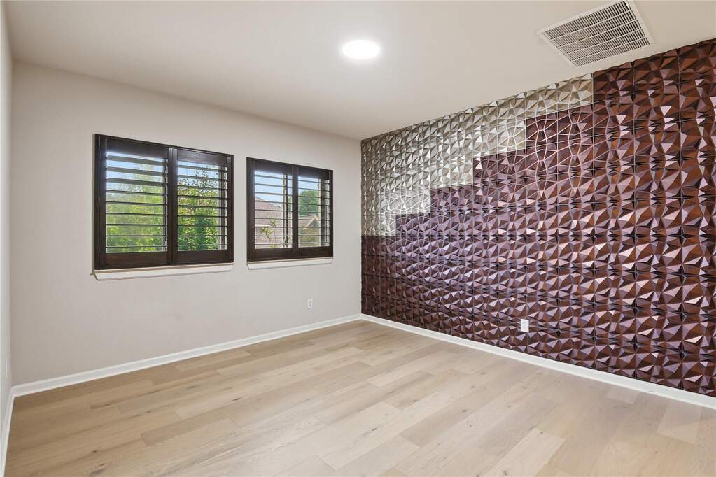 4 Bedroom Single Family Home/House's Image 9