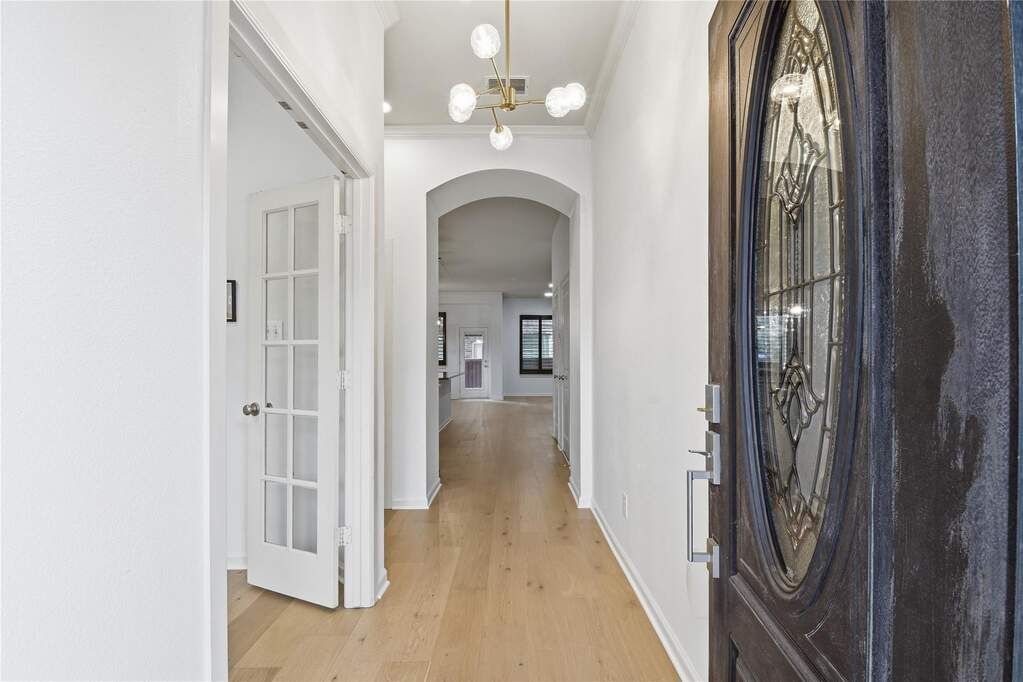 Entryway leading into the property