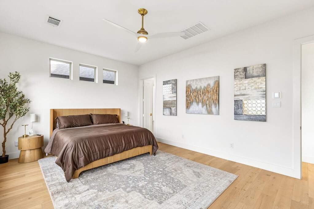 4 Bedroom Single Family Home/House's Image 14