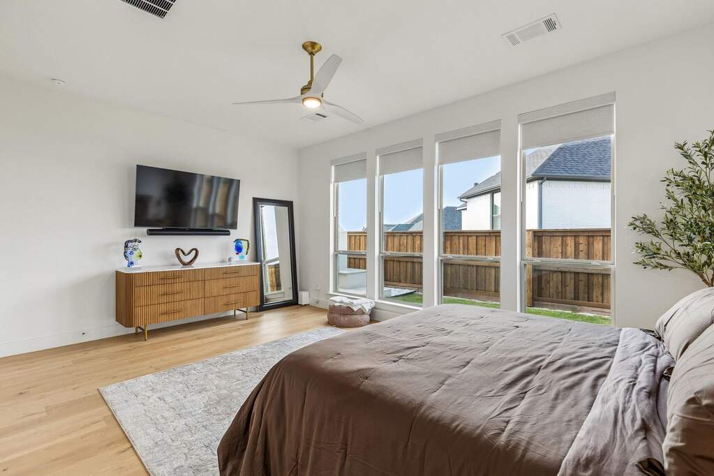 4 Bedroom Single Family Home/House's Image 15