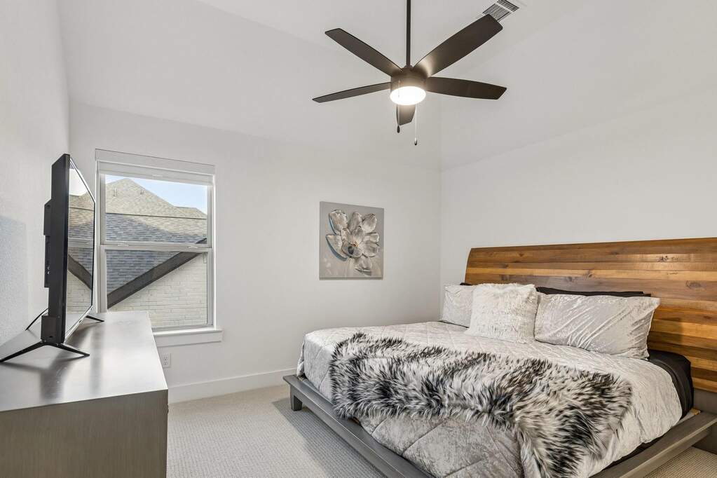 4 Bedroom Single Family Home/House's Image 18