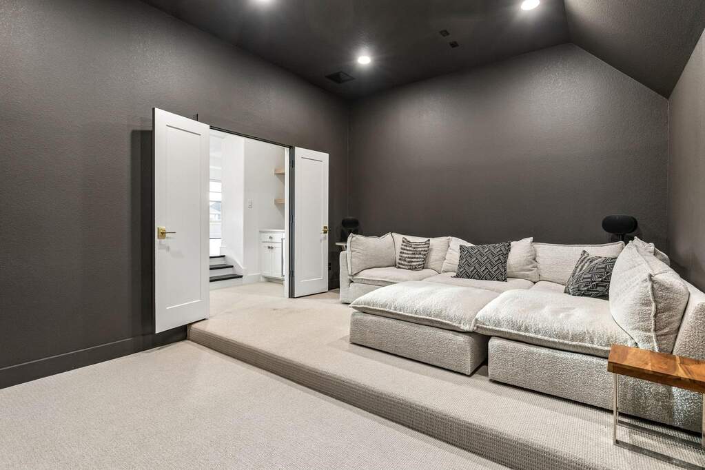 4 Bedroom Single Family Home/House's Image 28