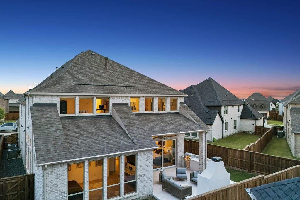 4 Bedroom Single Family Home/House's Image 6