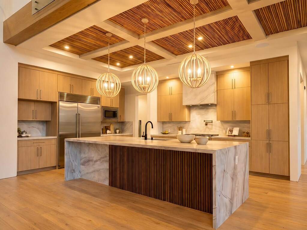 6 Bedroom Single Family Home/House's Image 9