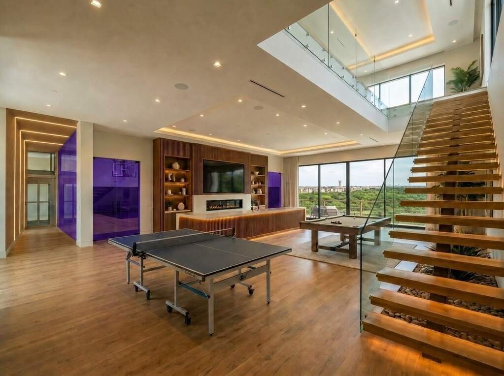 6 Bedroom Single Family Home/House's Image 14