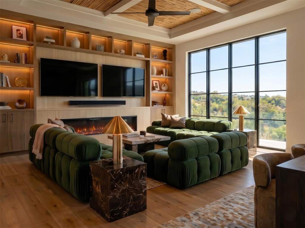6 Bedroom Single Family Home/House's Image 18