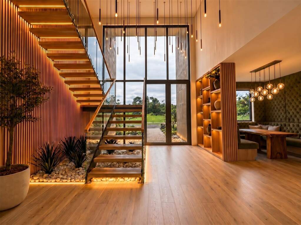 6 Bedroom Single Family Home/House's Image 4
