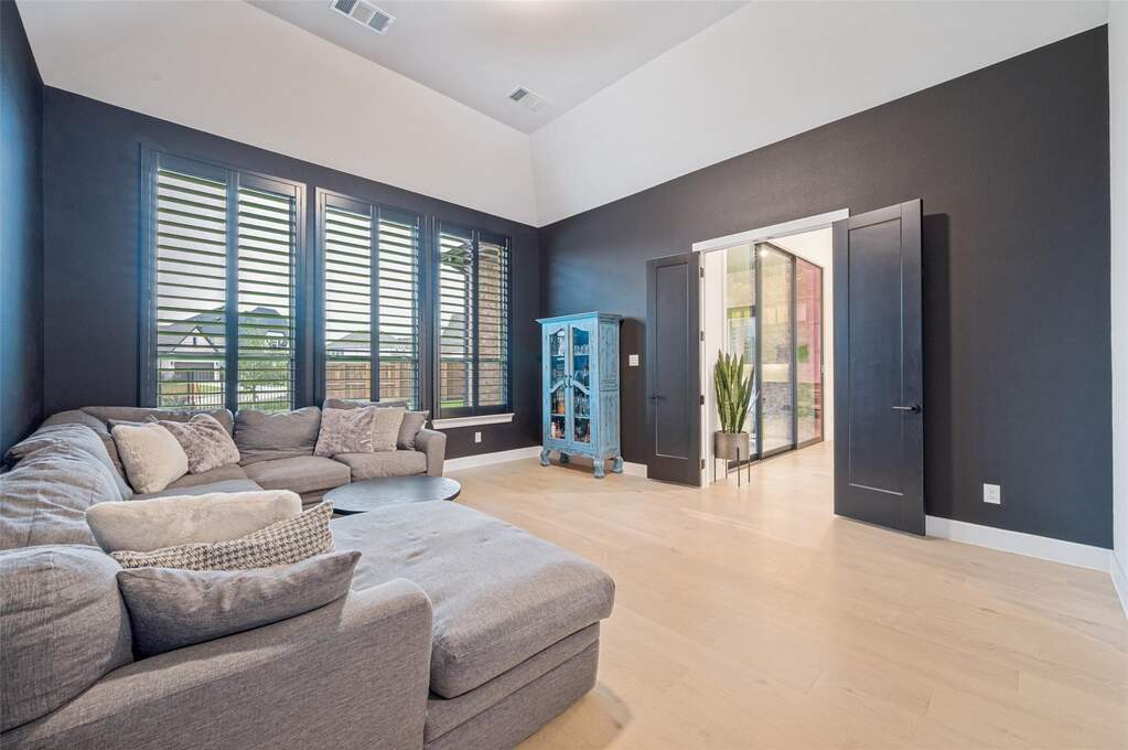 4 Bedroom Single Family Home/House's Image 12