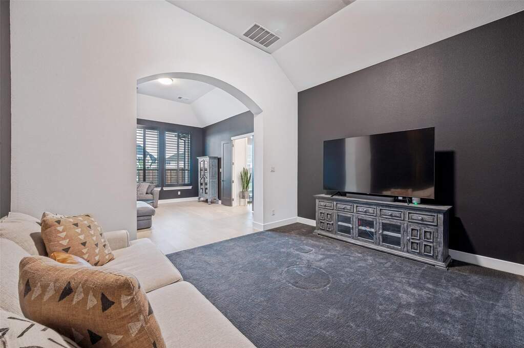 4 Bedroom Single Family Home/House's Image 14