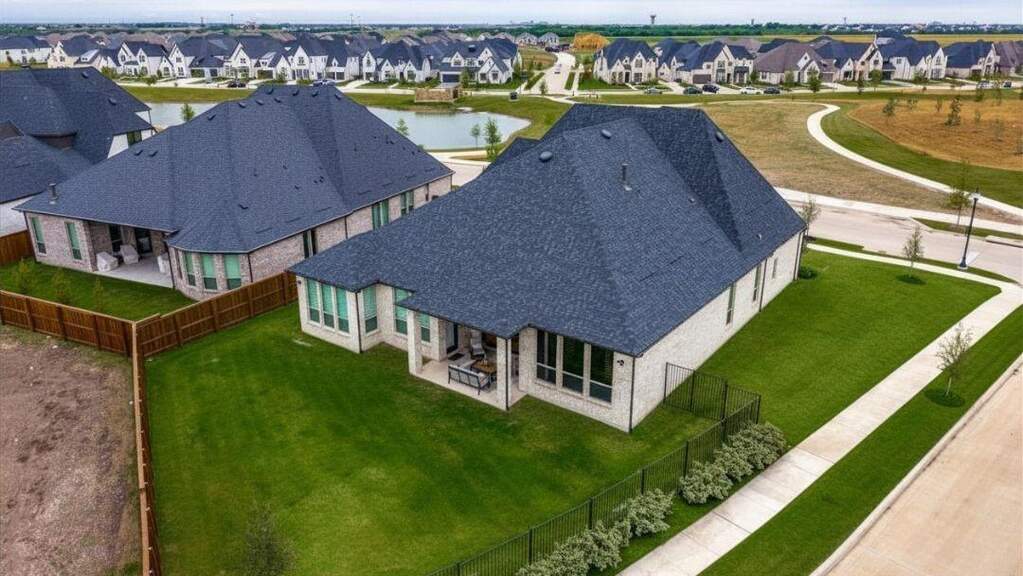 4 Bedroom Single Family Home/House's Image 29