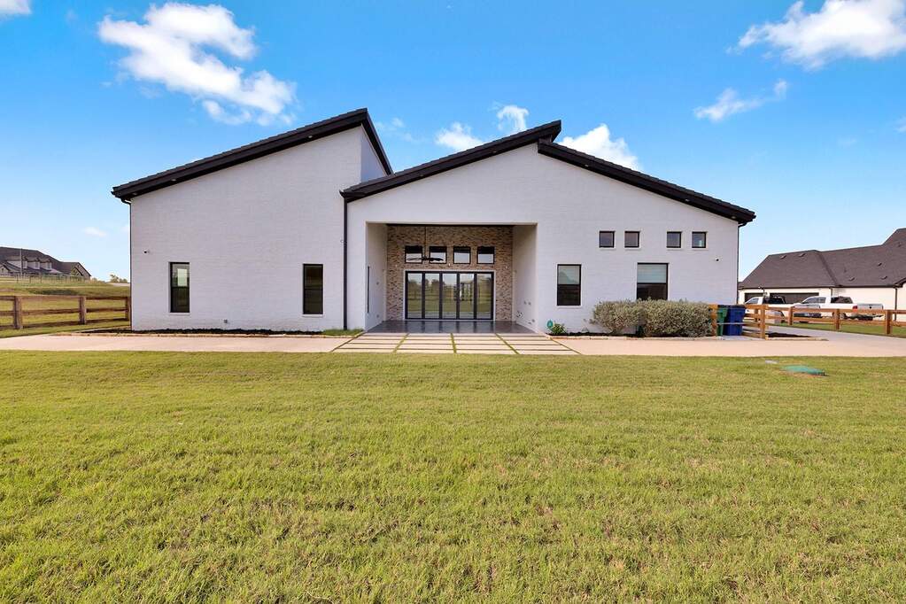 4 Bedroom Single Family Home/House's Image 27