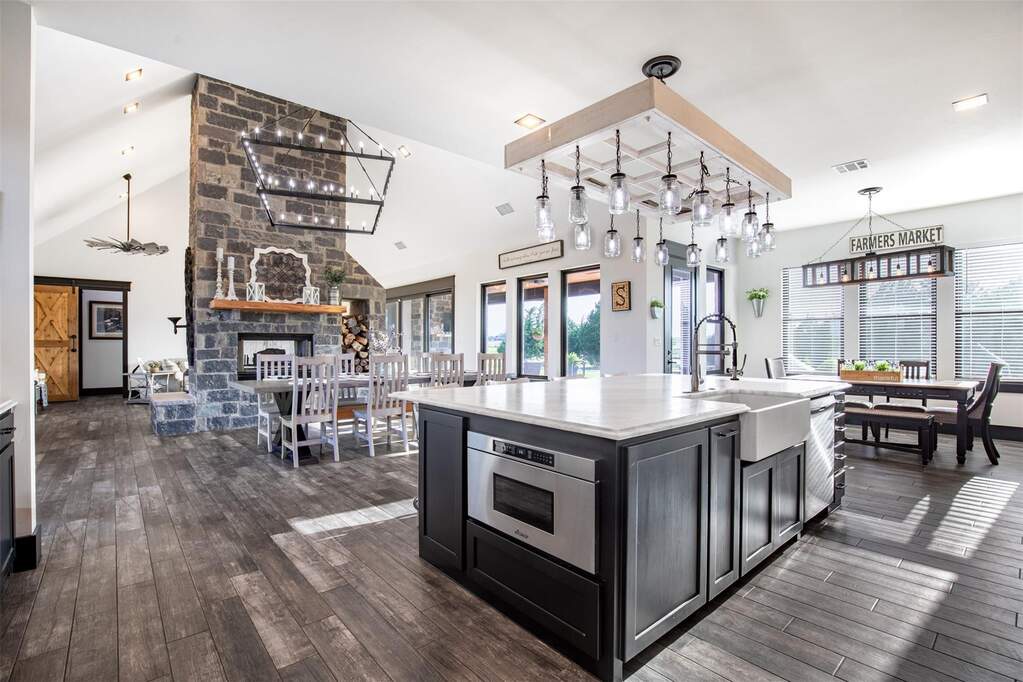6 Bedroom Single Family Home/House's Image 7