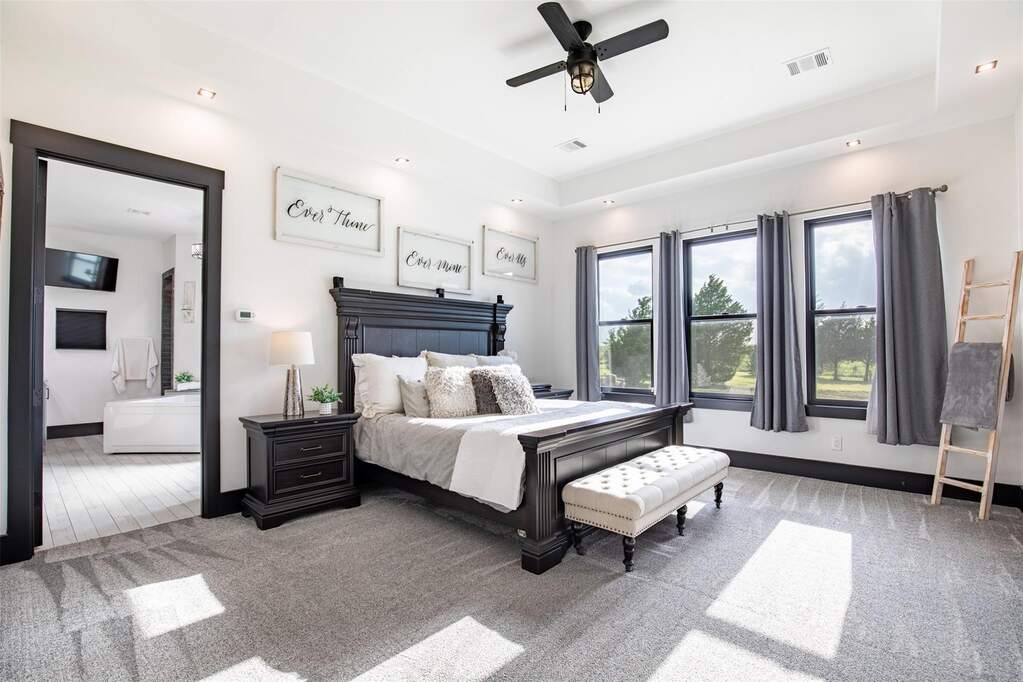 6 Bedroom Single Family Home/House's Image 12