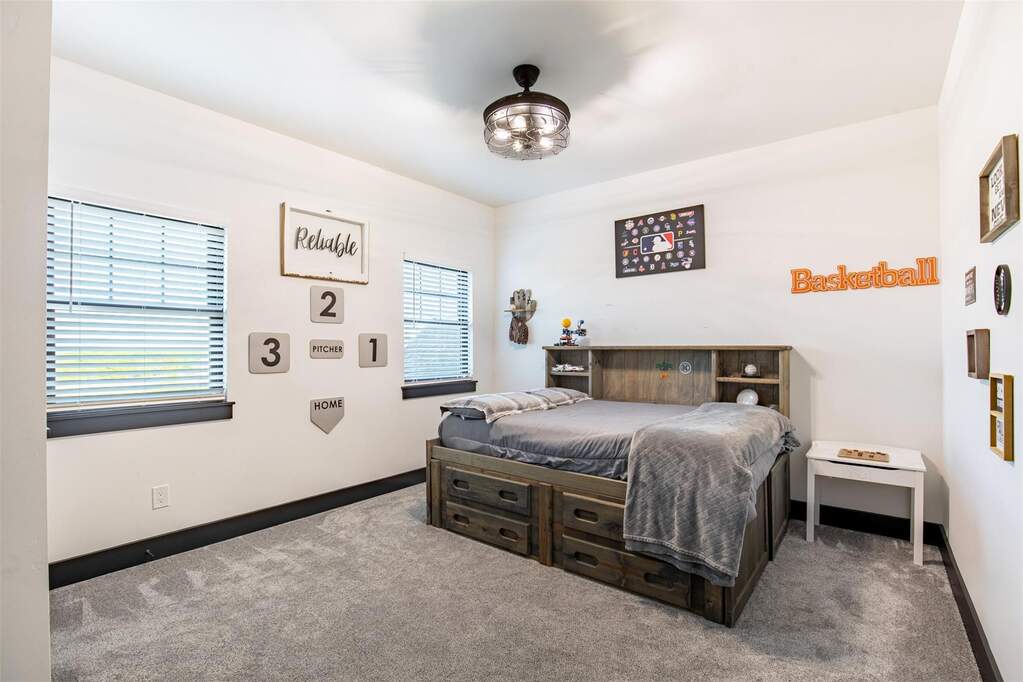 6 Bedroom Single Family Home/House's Image 29