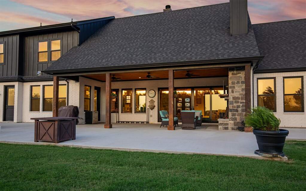 6 Bedroom Single Family Home/House's Image 35