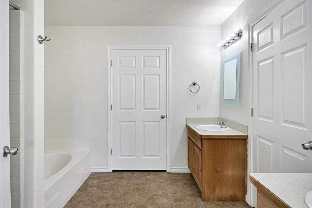 4 Bedroom Single Family Home/House's Image 14