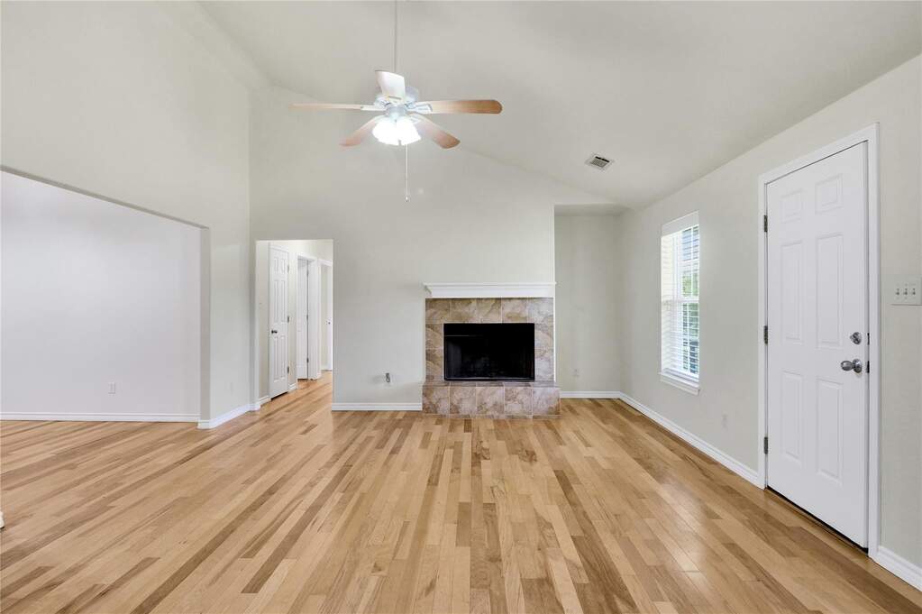 4 Bedroom Single Family Home/House's Image 4