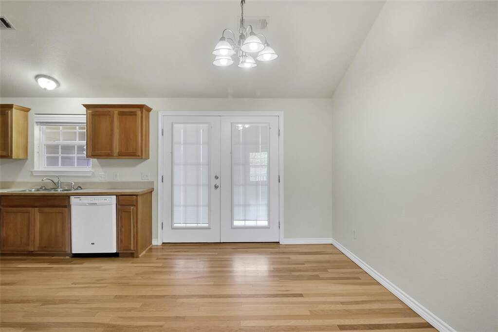 4 Bedroom Single Family Home/House's Image 6