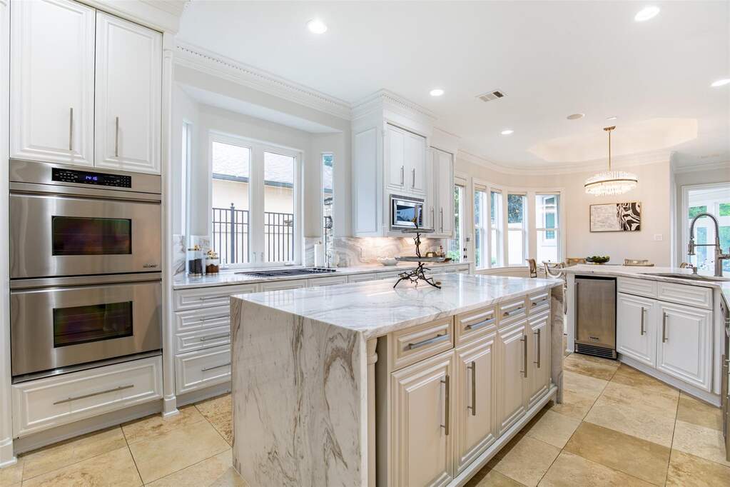 5 Bedroom Single Family Home/House's Image 11