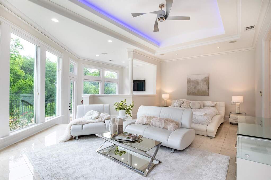 5 Bedroom Single Family Home/House's Image 14