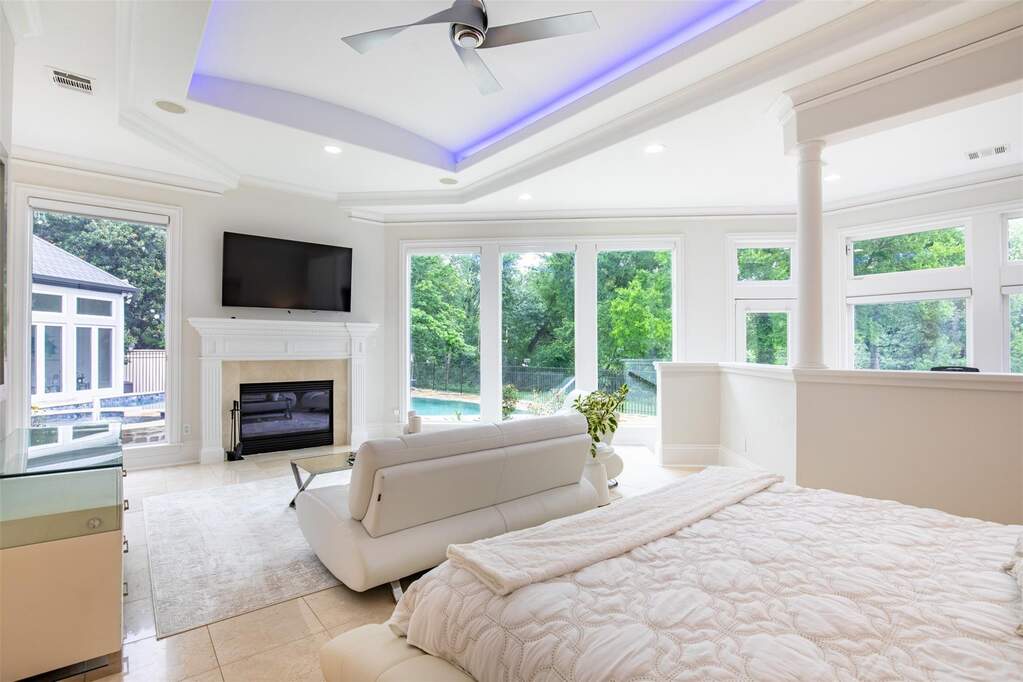 5 Bedroom Single Family Home/House's Image 15