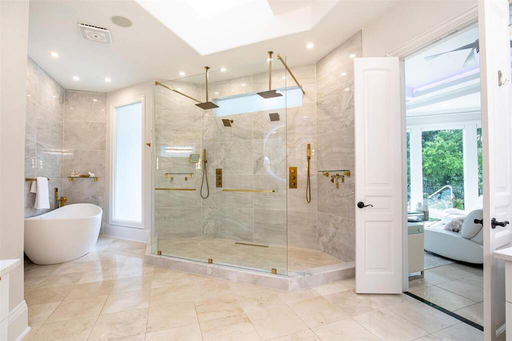 5 Bedroom Single Family Home/House's Image 18