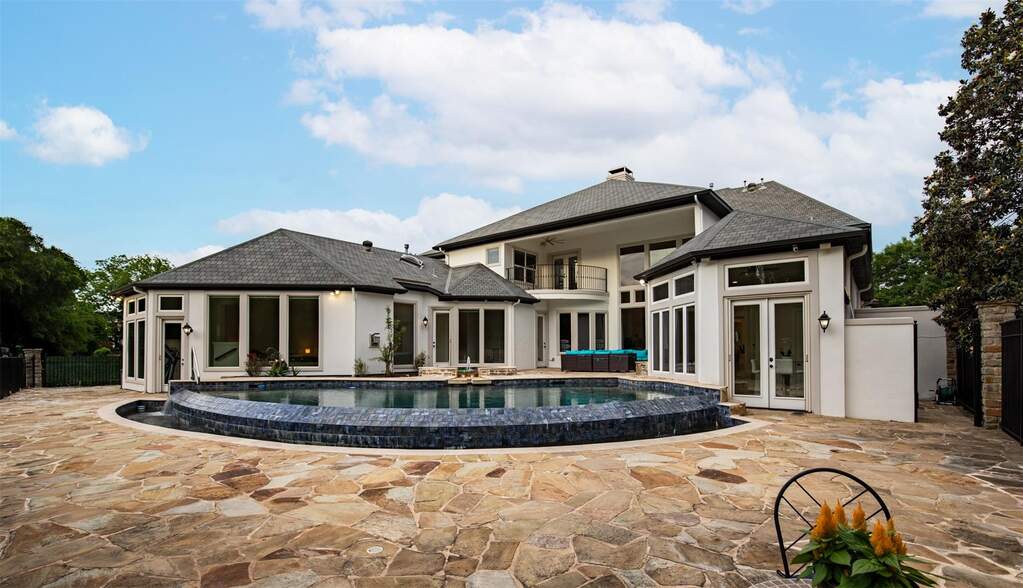 5 Bedroom Single Family Home/House's Image 31