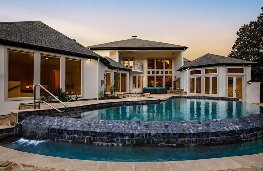 5 Bedroom Single Family Home/House's Image 35