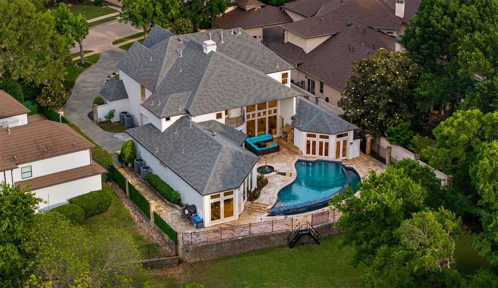 5 Bedroom Single Family Home/House's Image 36