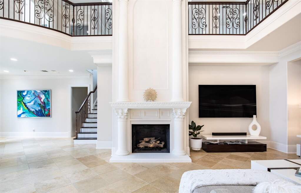 5 Bedroom Single Family Home/House's Image 3