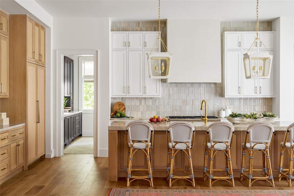 5 Bedroom Single Family Home/House's Image 10
