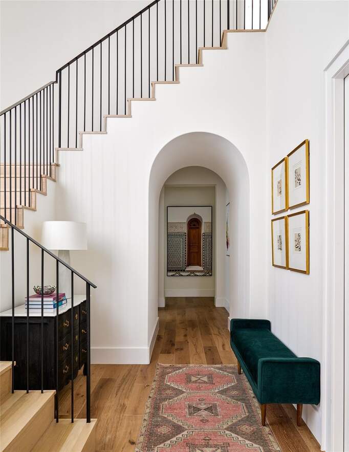 5 Bedroom Single Family Home/House's Image 4