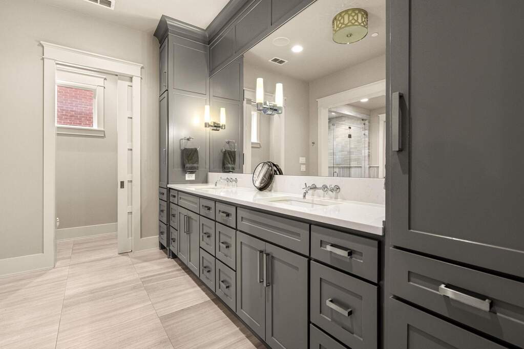 5 Bedroom Single Family Home/House's Image 10