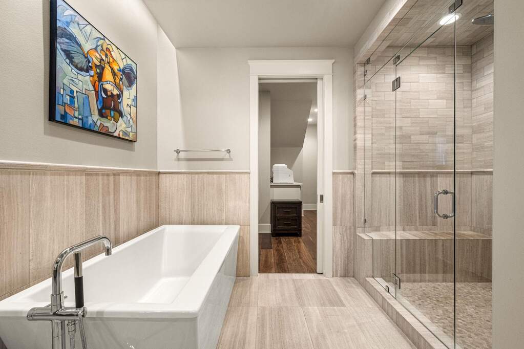 5 Bedroom Single Family Home/House's Image 11