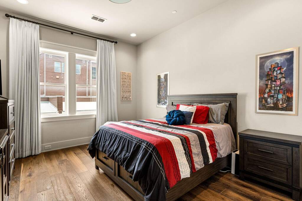 5 Bedroom Single Family Home/House's Image 15