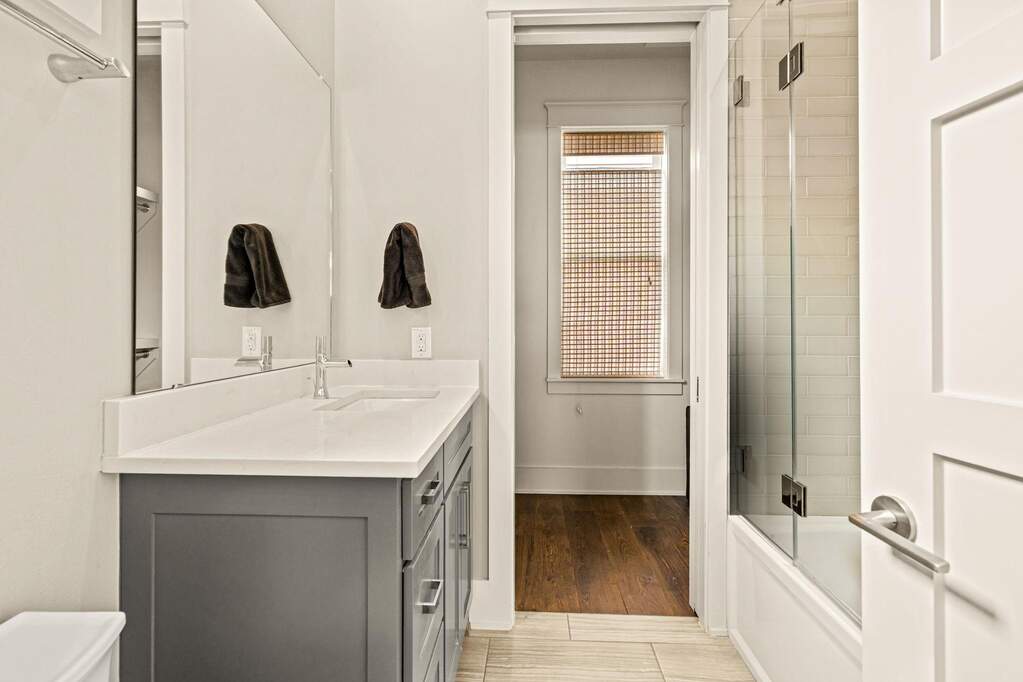 5 Bedroom Single Family Home/House's Image 16
