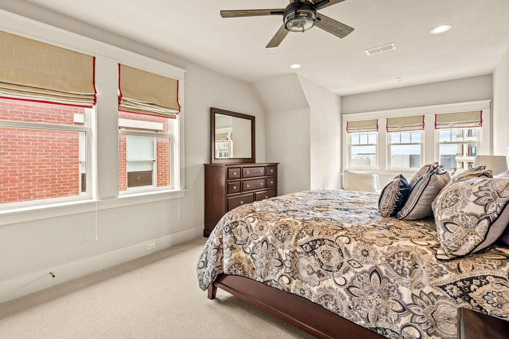 5 Bedroom Single Family Home/House's Image 19
