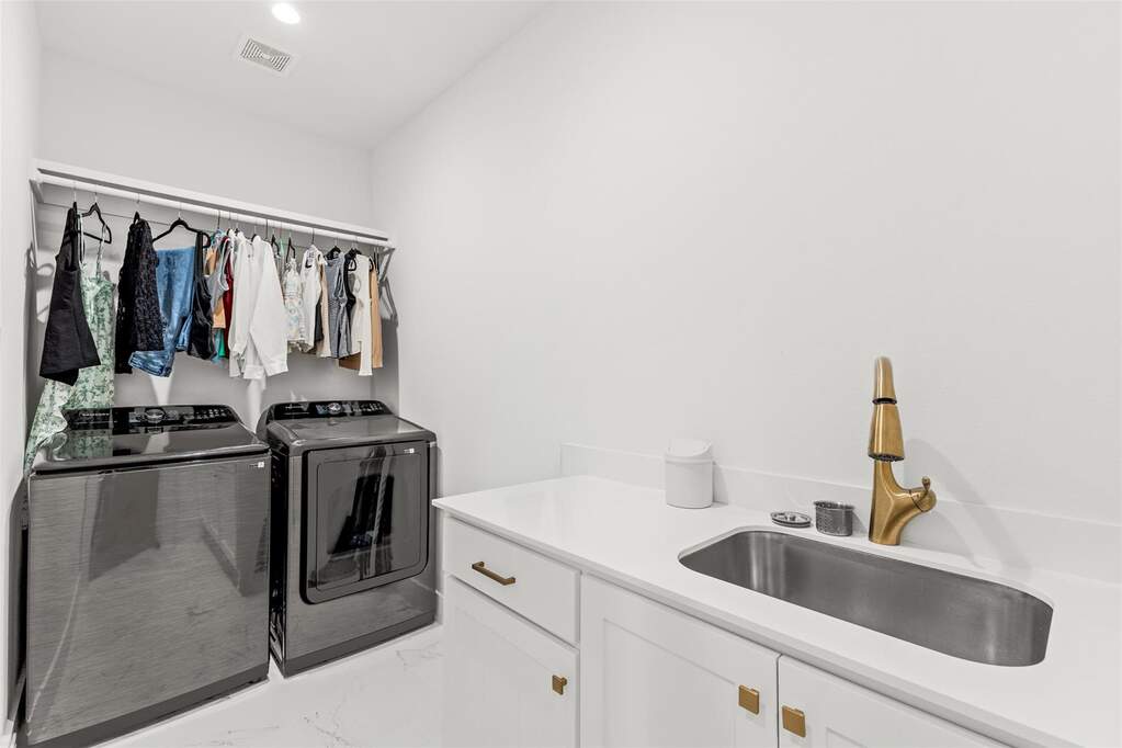 2 Bedroom Apartment/Flat's Image 10