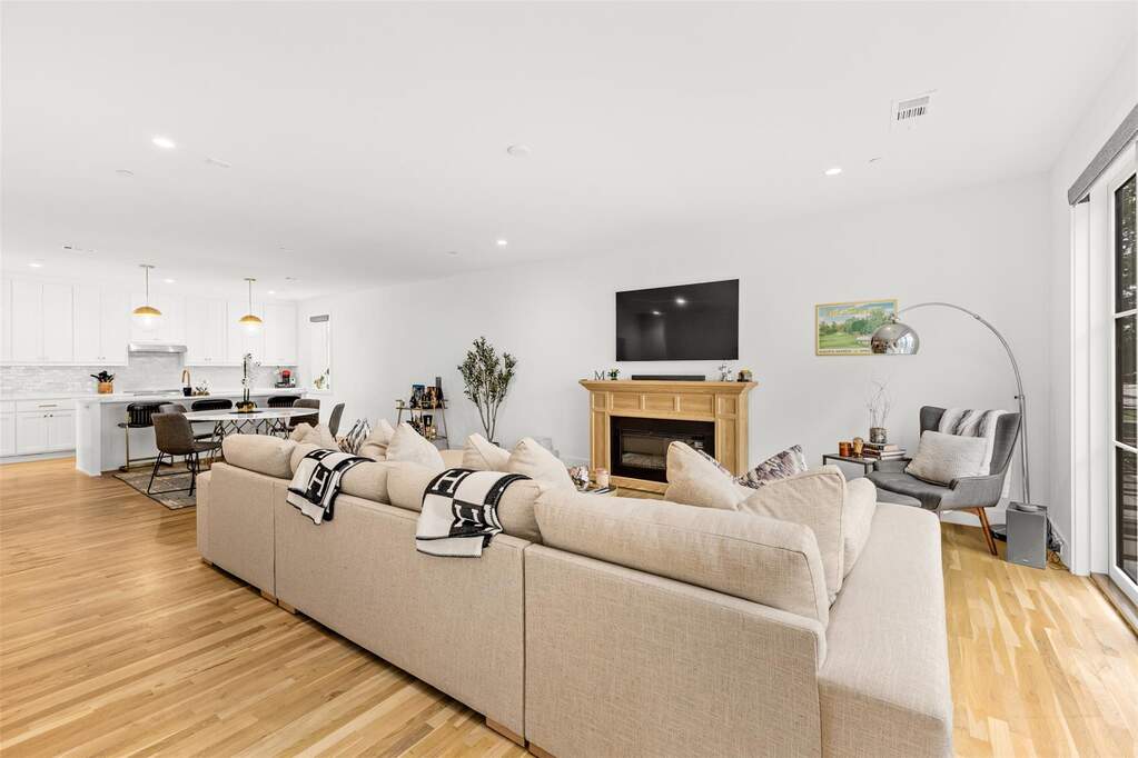 2 Bedroom Apartment/Flat's Image 4