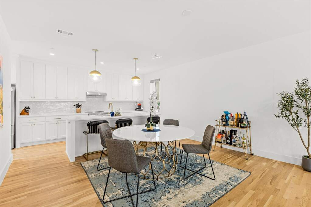 2 Bedroom Apartment/Flat's Image 6
