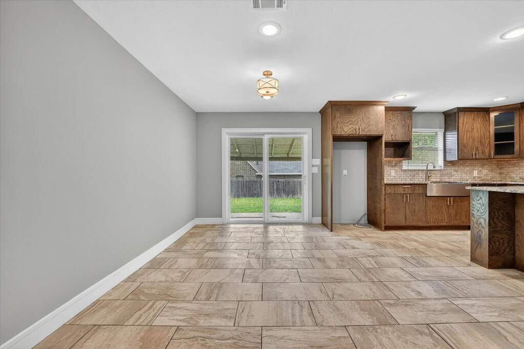 4 Bedroom Single Family Home/House's Image 15