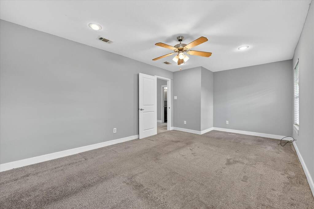 4 Bedroom Single Family Home/House's Image 25