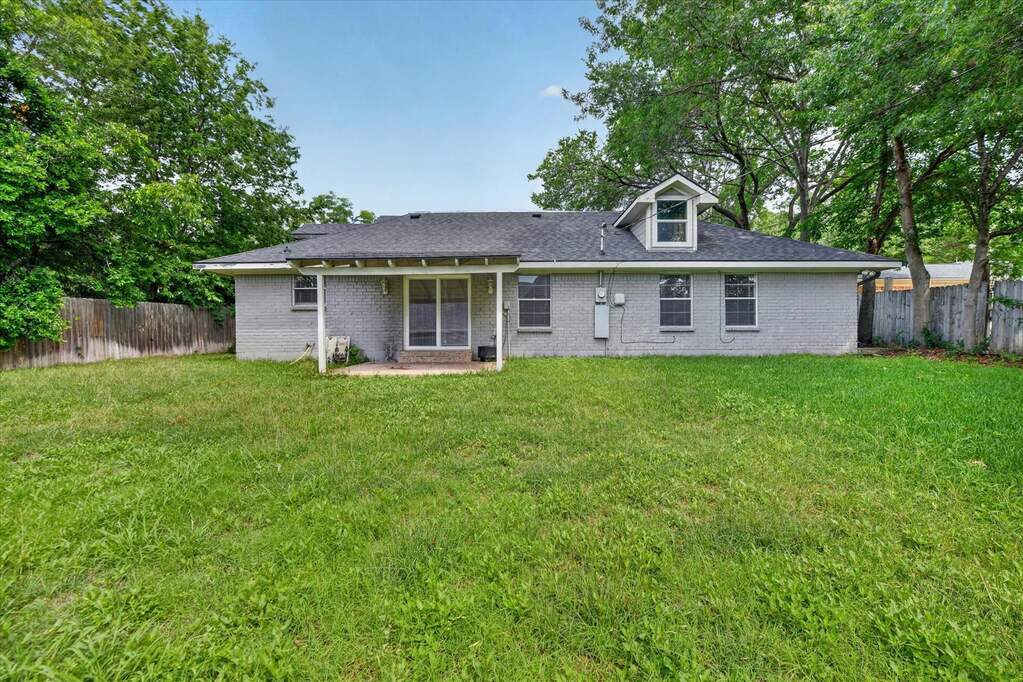 4 Bedroom Single Family Home/House's Image 33