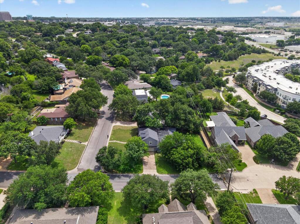 4 Bedroom Single Family Home/House's Image 3